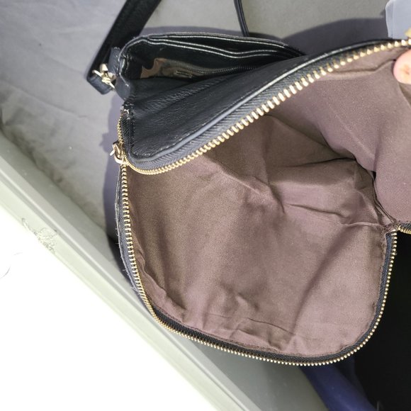 Micheal Kors Faux Leather purse - Picture 4 of 4